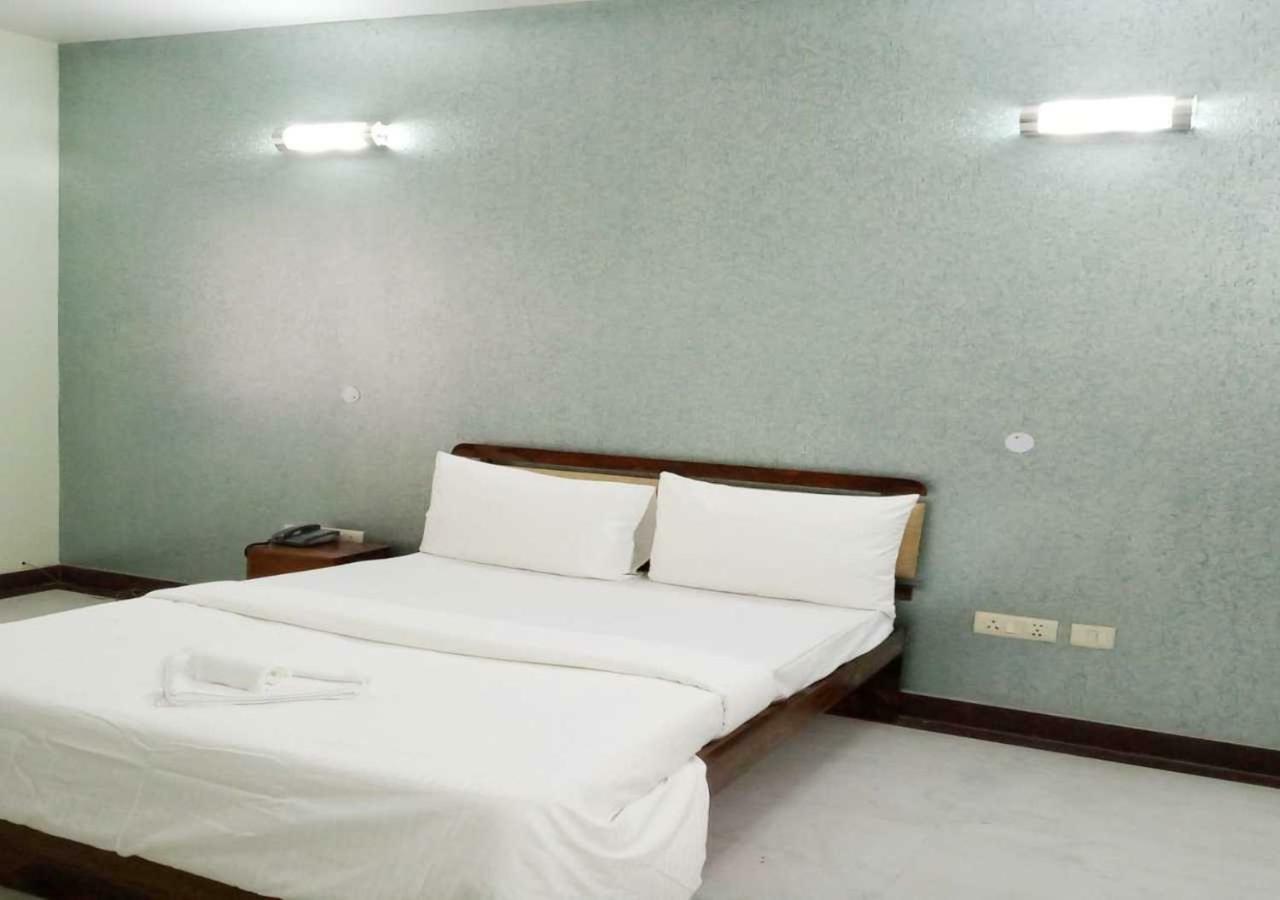Hotel J P Residency Greater Noida Exterior foto